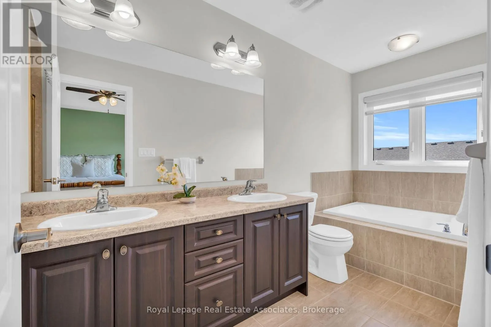 3 - 172 PARKINSON CRESCENT