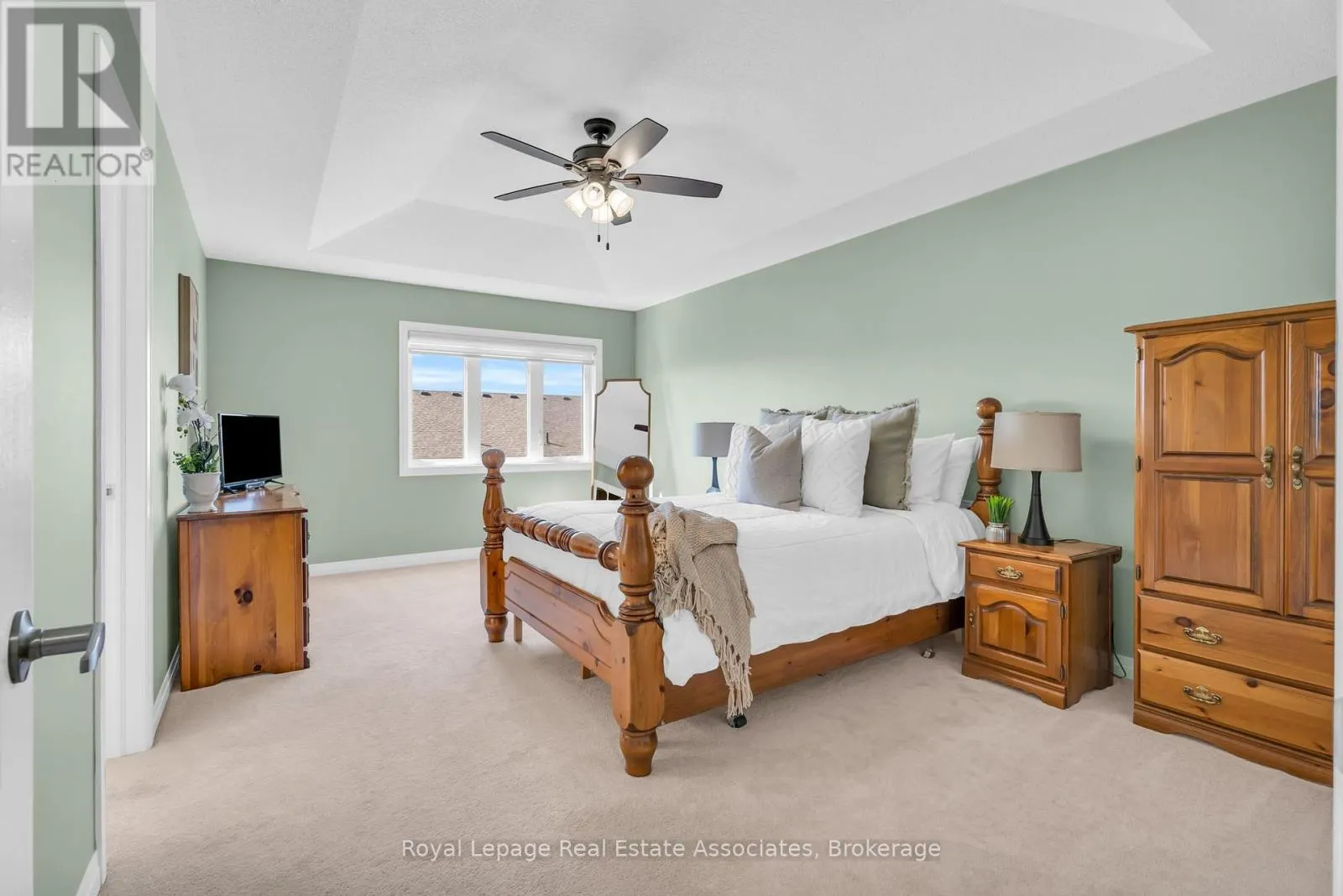 3 - 172 PARKINSON CRESCENT