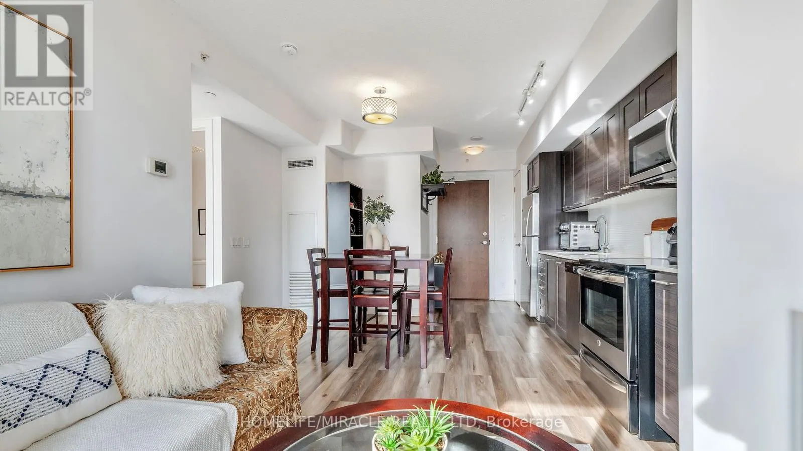 616 - 2220 LAKE SHORE BOULEVARD W