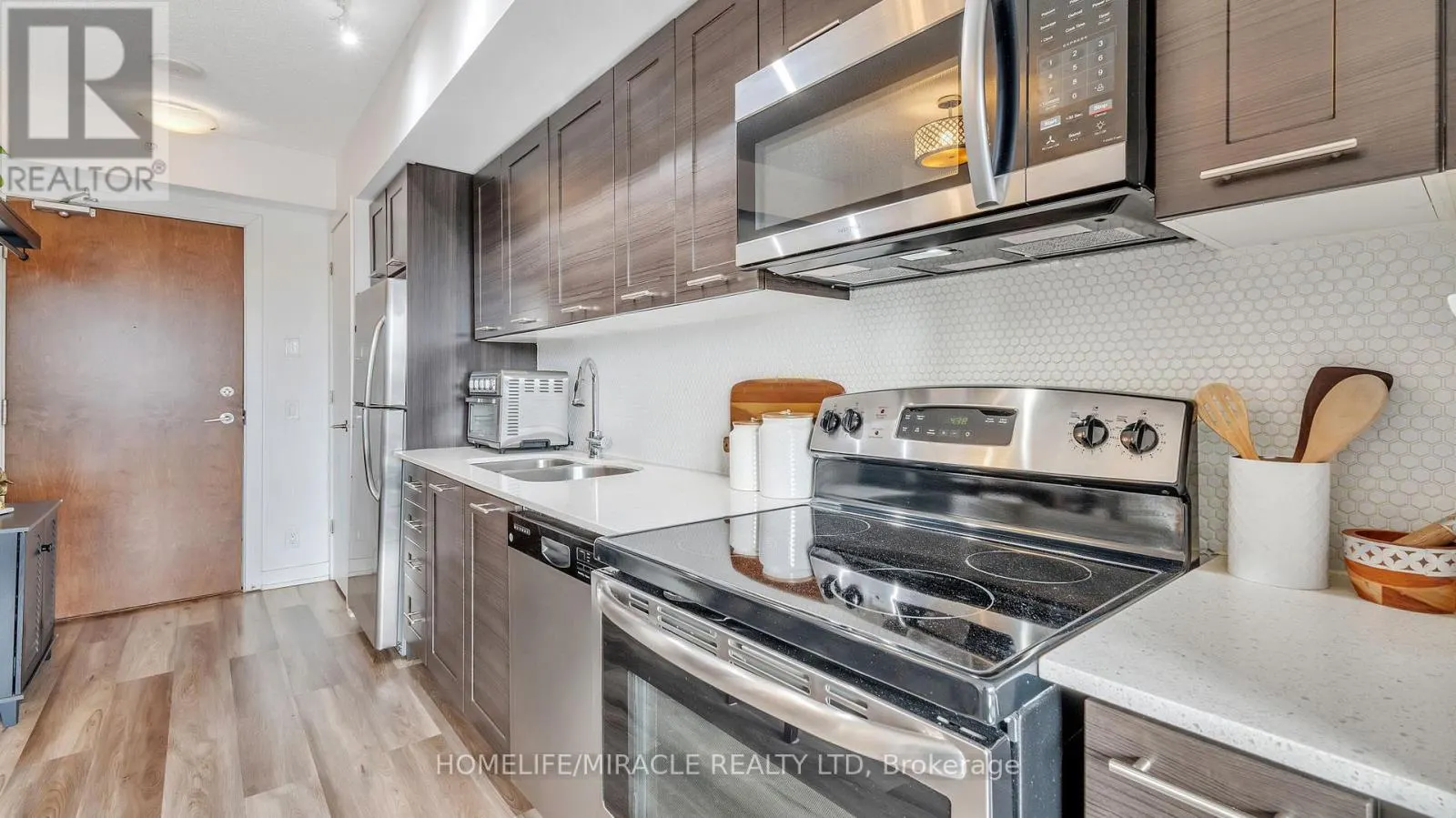 616 - 2220 LAKE SHORE BOULEVARD W