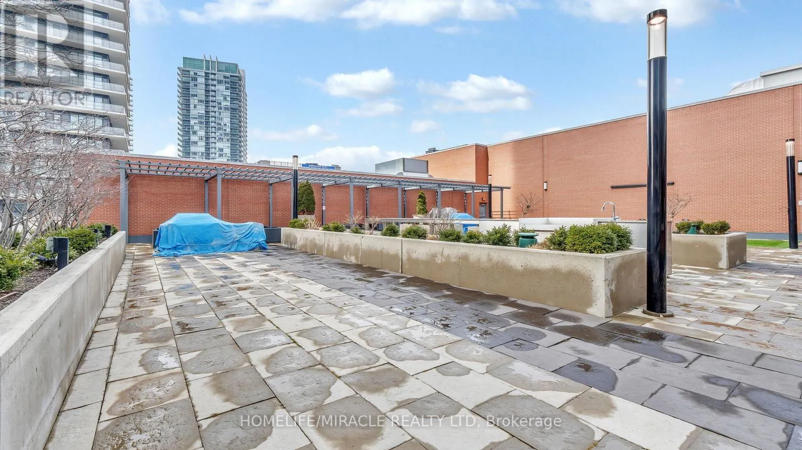 616 - 2220 LAKE SHORE BOULEVARD W