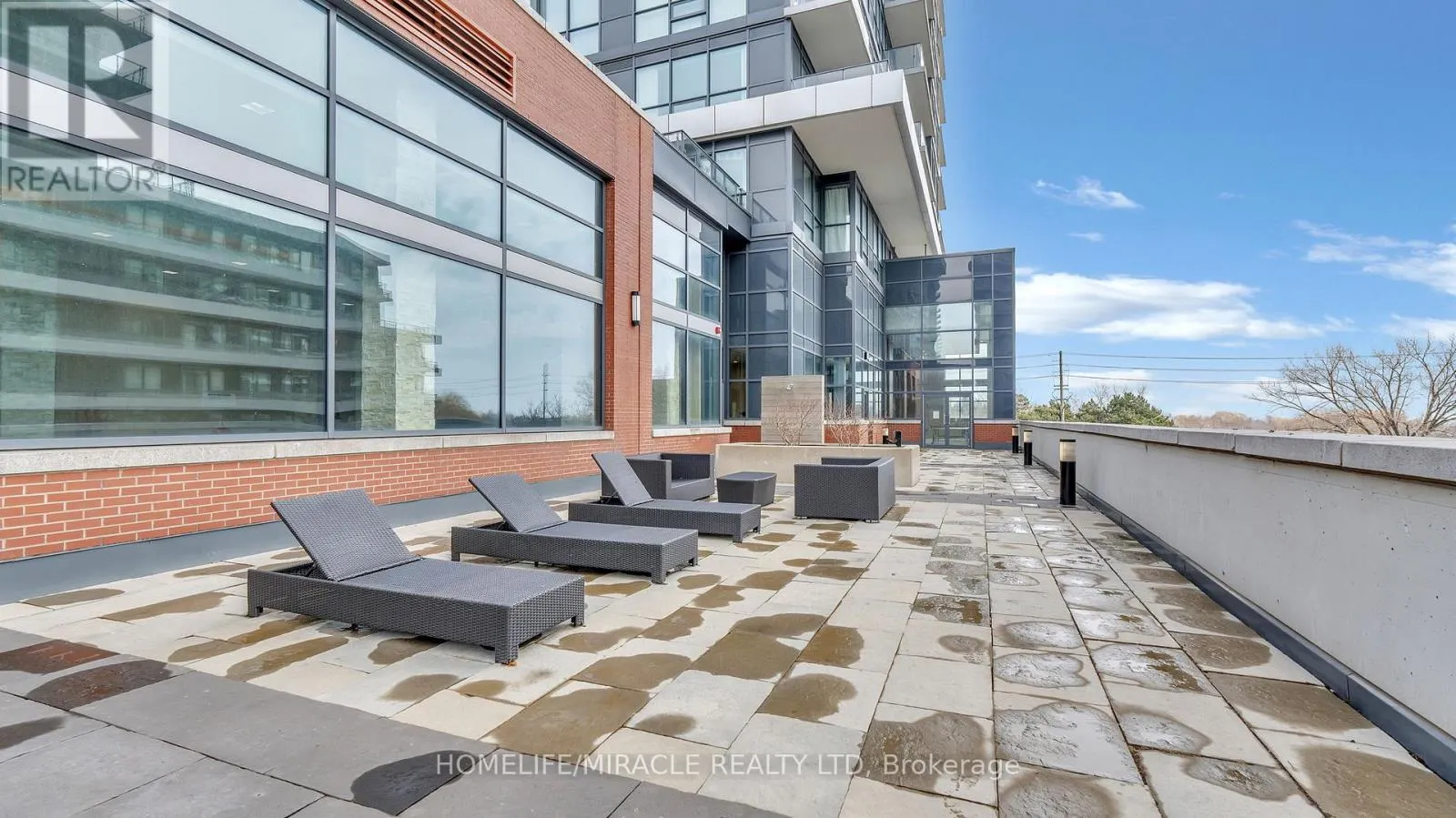 616 - 2220 LAKE SHORE BOULEVARD W