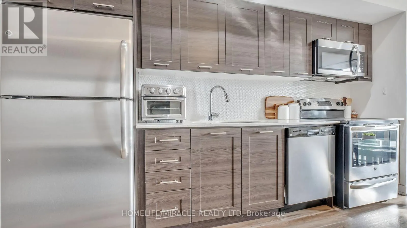 616 - 2220 LAKE SHORE BOULEVARD W