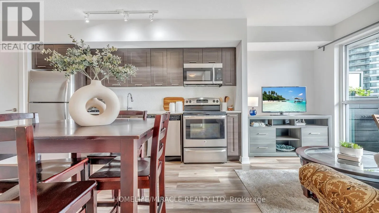 616 - 2220 LAKE SHORE BOULEVARD W