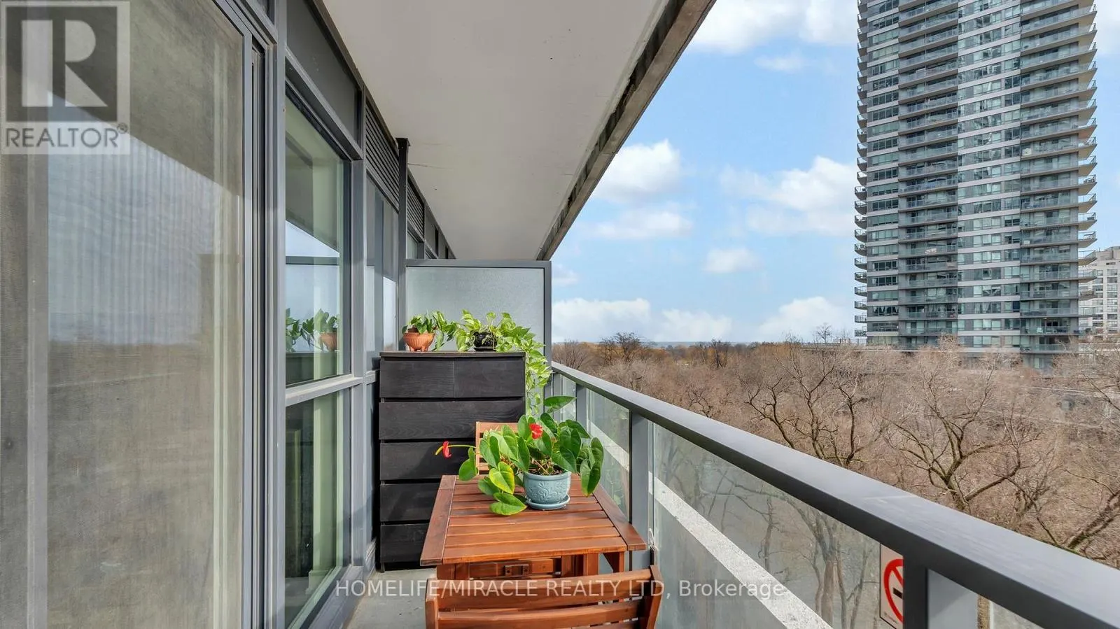 616 - 2220 LAKE SHORE BOULEVARD W