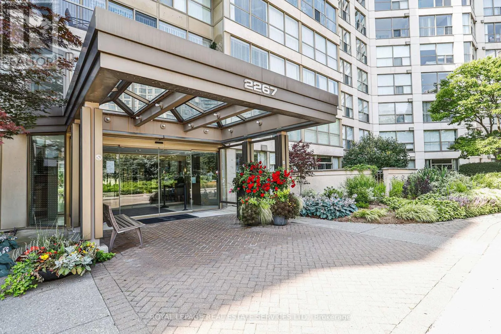 216 - 2267 LAKESHORE BOULEVARD W