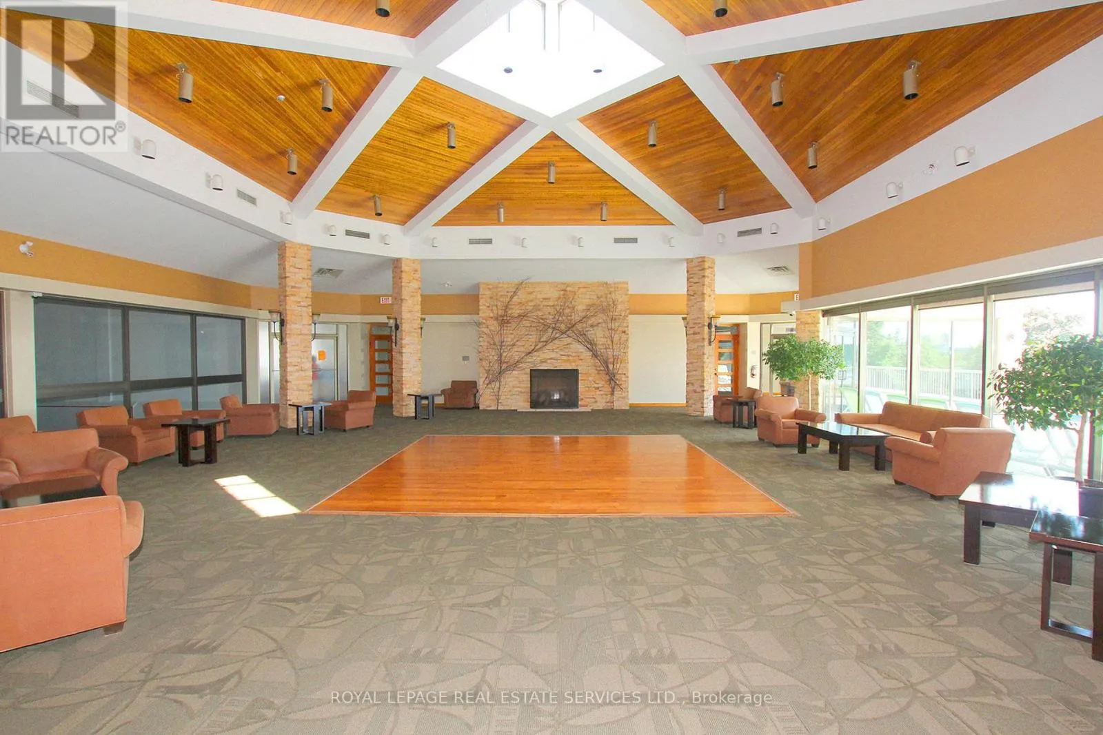 216 - 2267 LAKESHORE BOULEVARD W