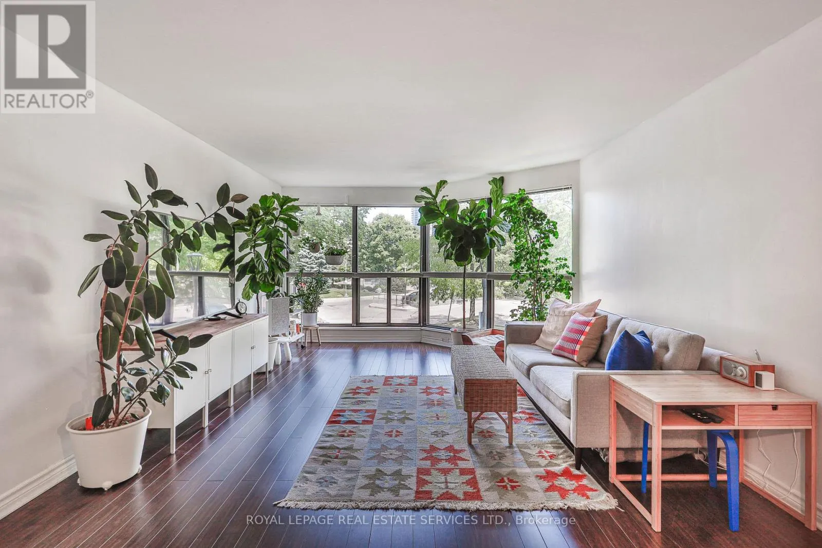 216 - 2267 LAKESHORE BOULEVARD W