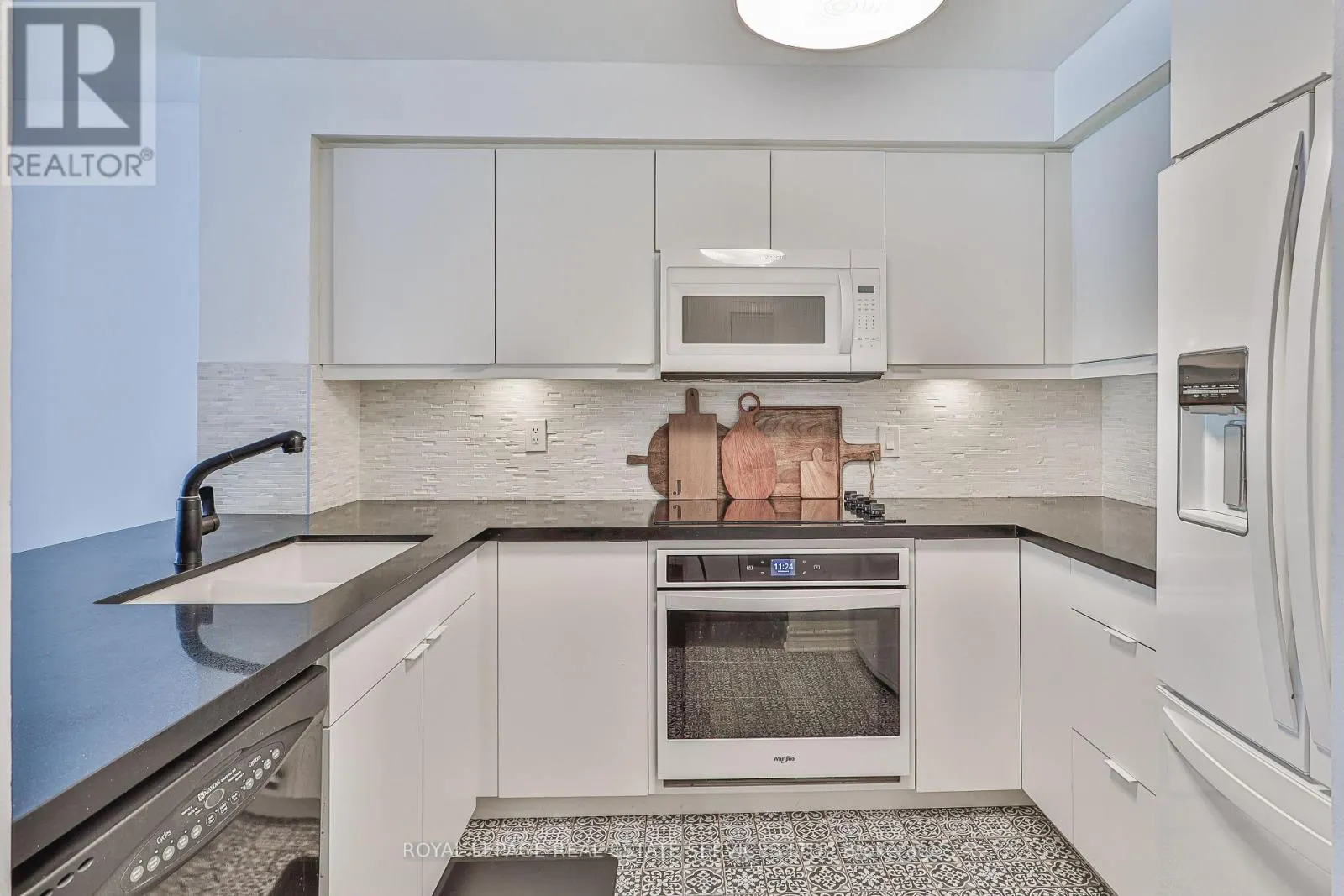 216 - 2267 LAKESHORE BOULEVARD W