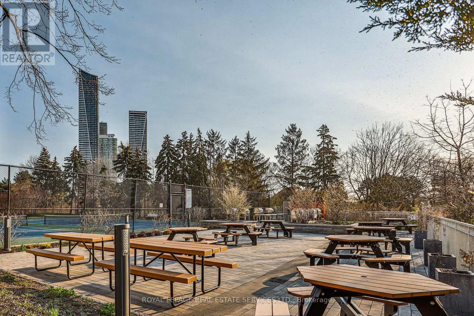 216 - 2267 LAKESHORE BOULEVARD W