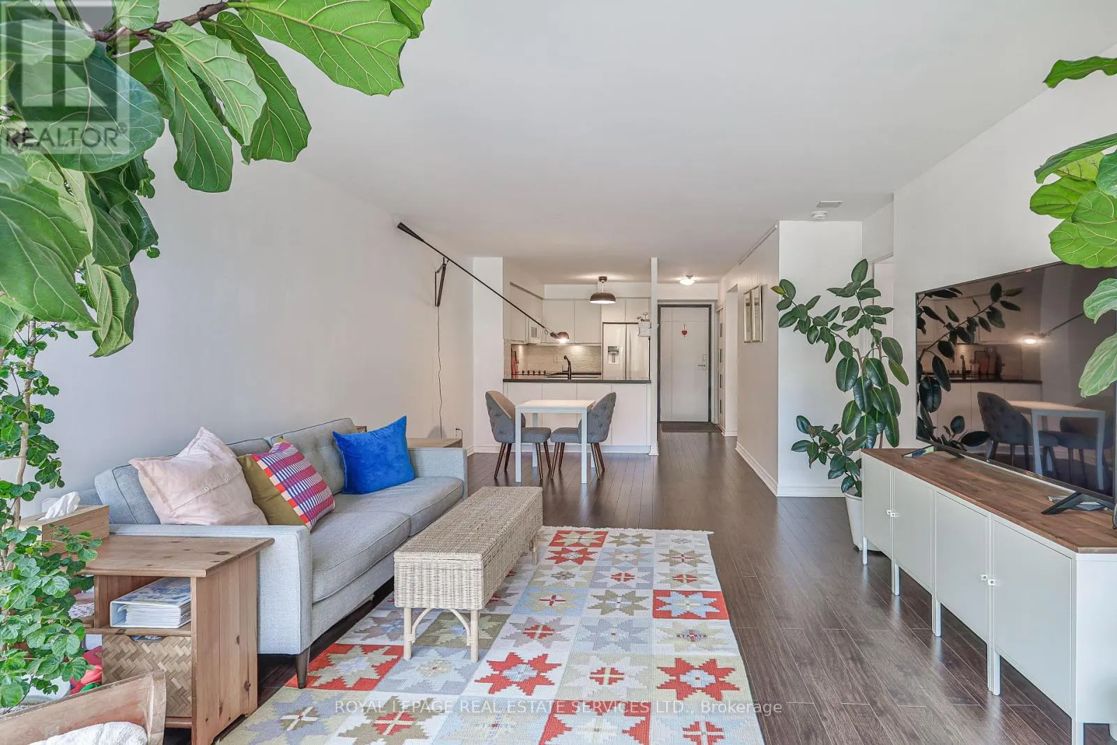 216 - 2267 LAKESHORE BOULEVARD W