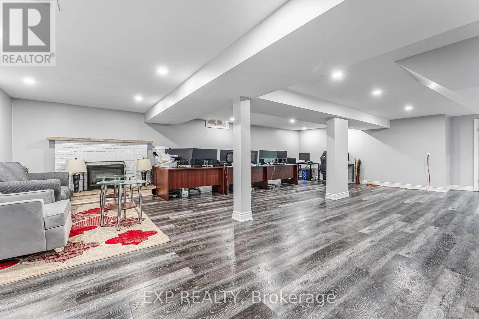 1221 CREEKSIDE DRIVE