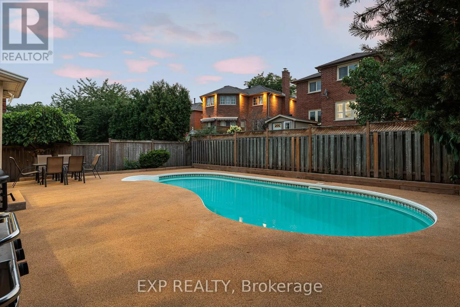 1221 CREEKSIDE DRIVE