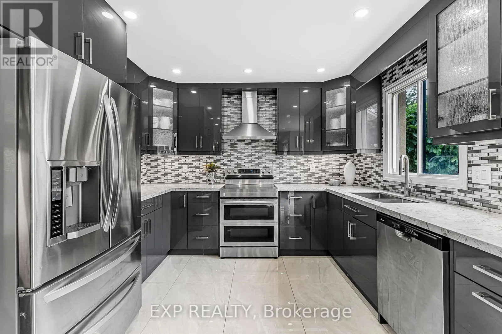 1221 CREEKSIDE DRIVE