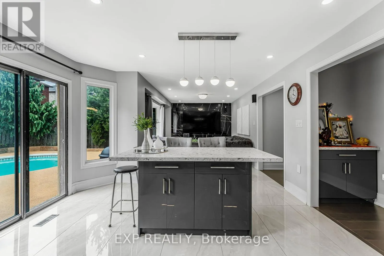 1221 CREEKSIDE DRIVE