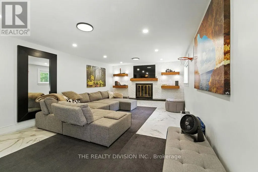 1238 DE QUINCY CRESCENT
