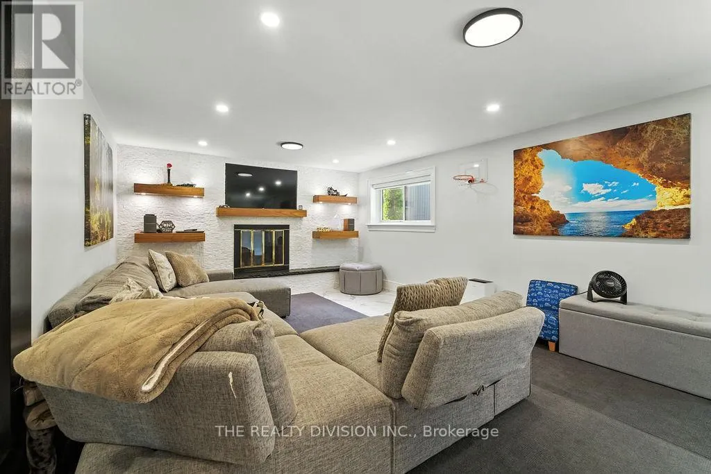 1238 DE QUINCY CRESCENT