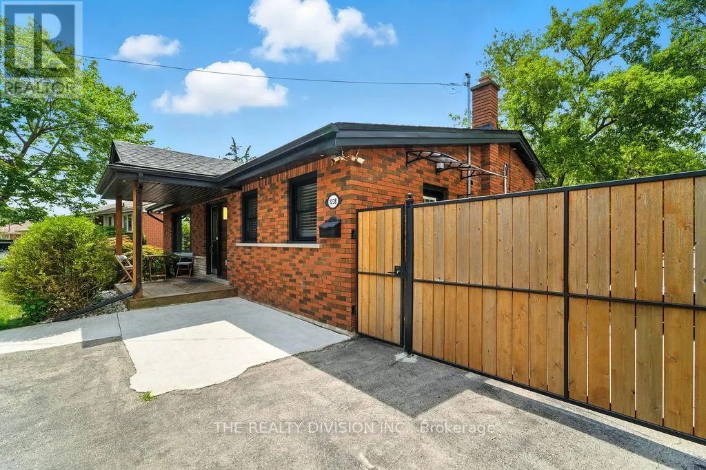 1238 DE QUINCY CRESCENT