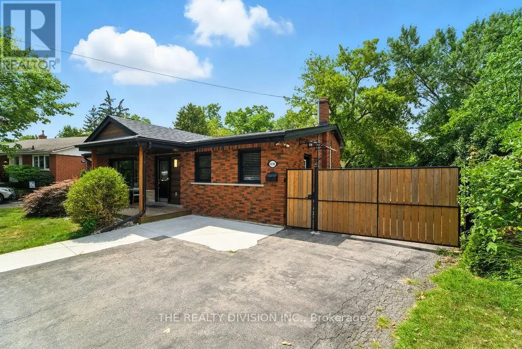 1238 DE QUINCY CRESCENT