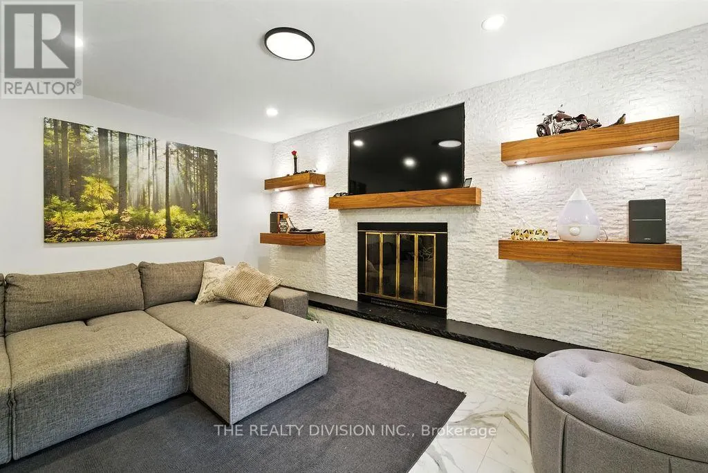 1238 DE QUINCY CRESCENT