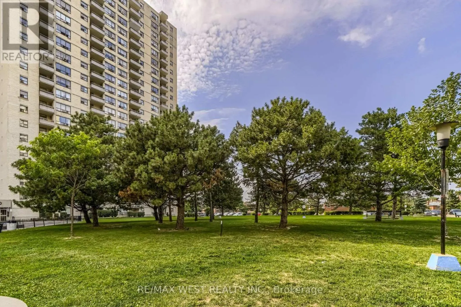 1410 - 370 DIXON ROAD