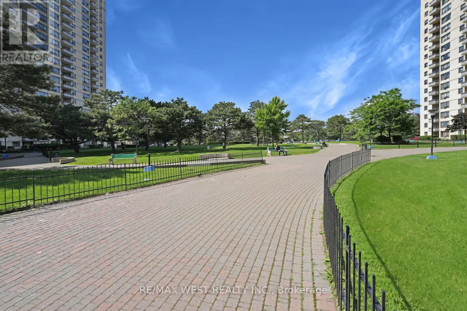 1410 - 370 DIXON ROAD