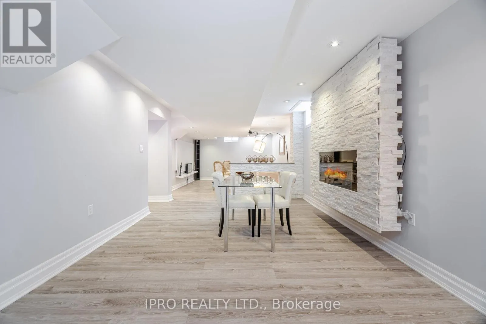 2185 HIGHCLIFFE WAY