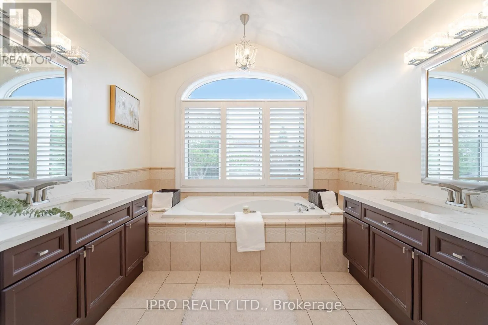 2185 HIGHCLIFFE WAY