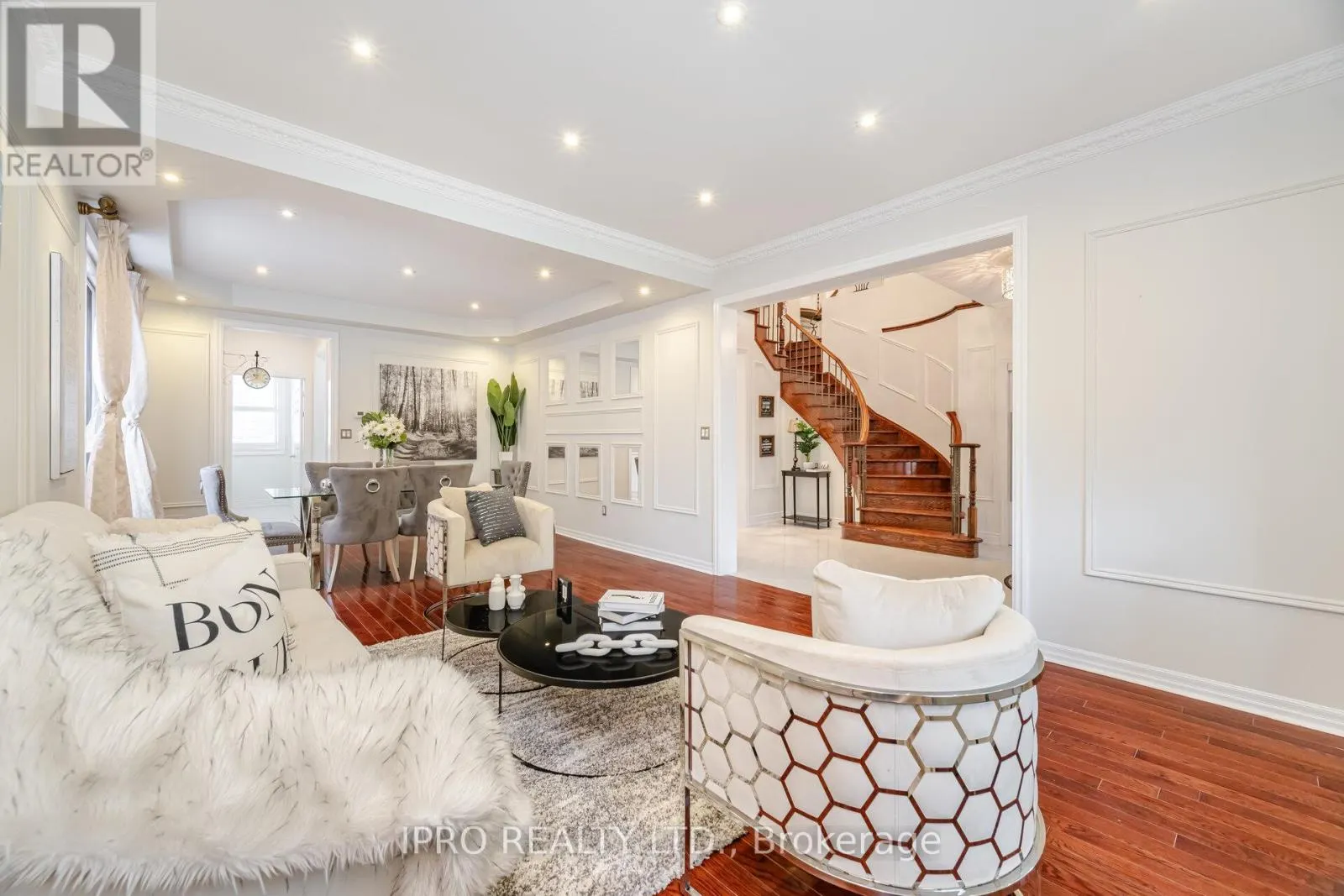 2185 HIGHCLIFFE WAY