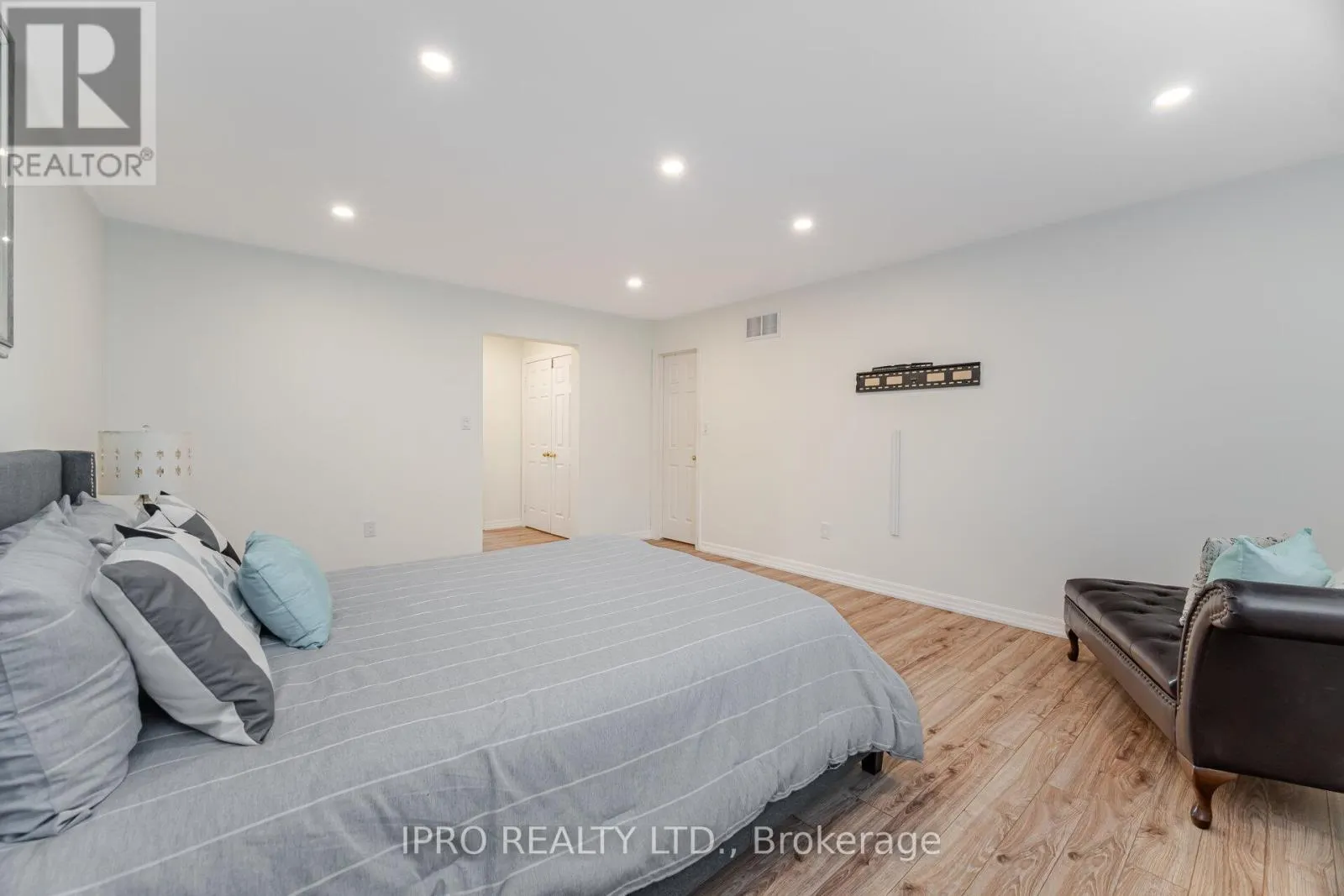 2185 HIGHCLIFFE WAY