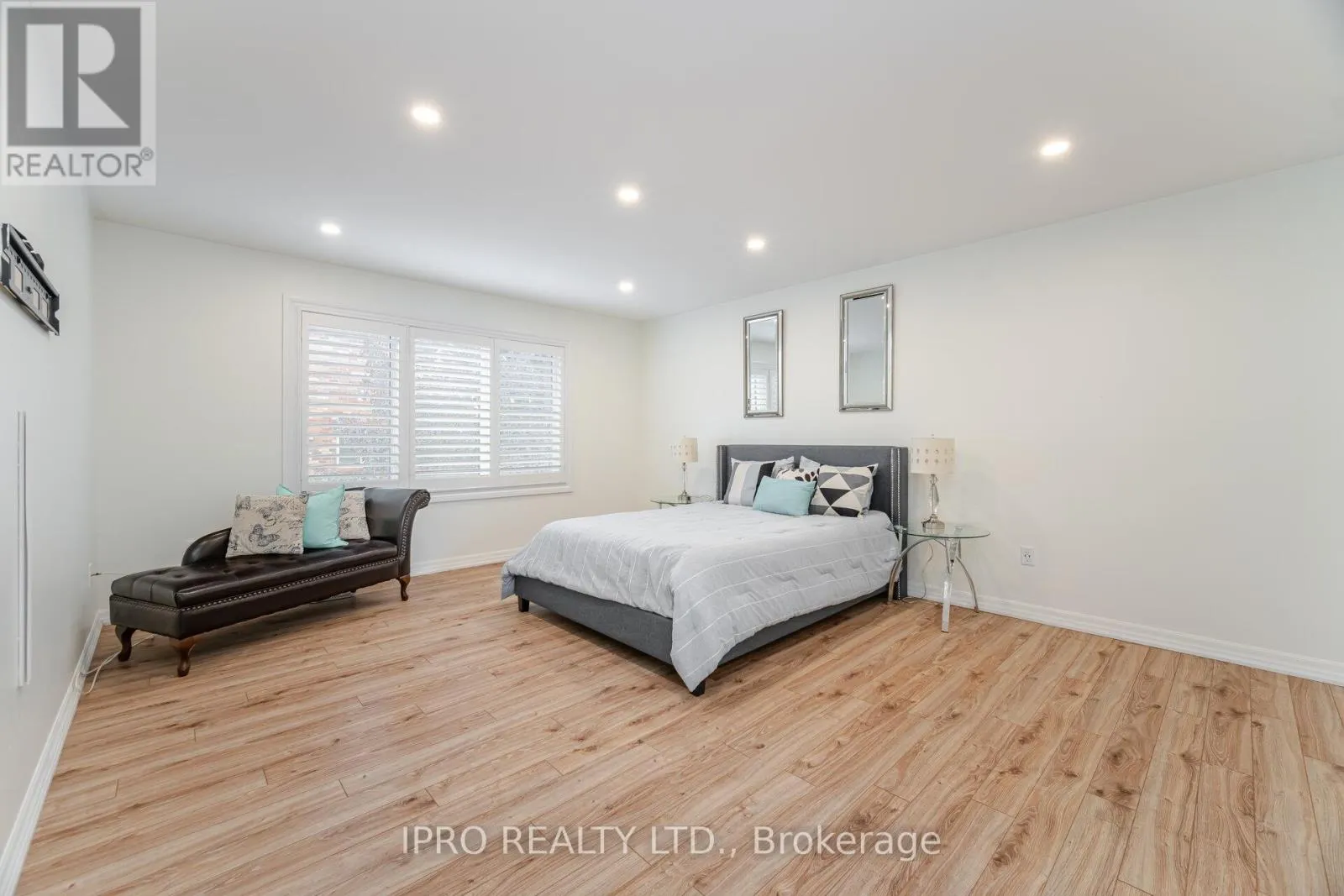 2185 HIGHCLIFFE WAY