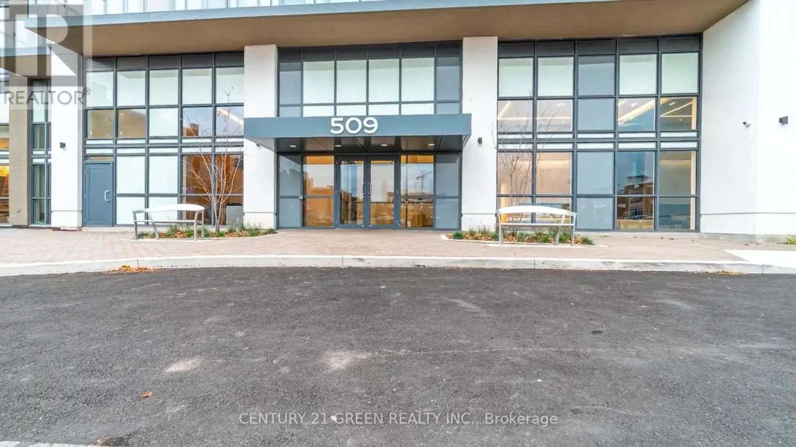 506 - 509 DUNDAS STREET W