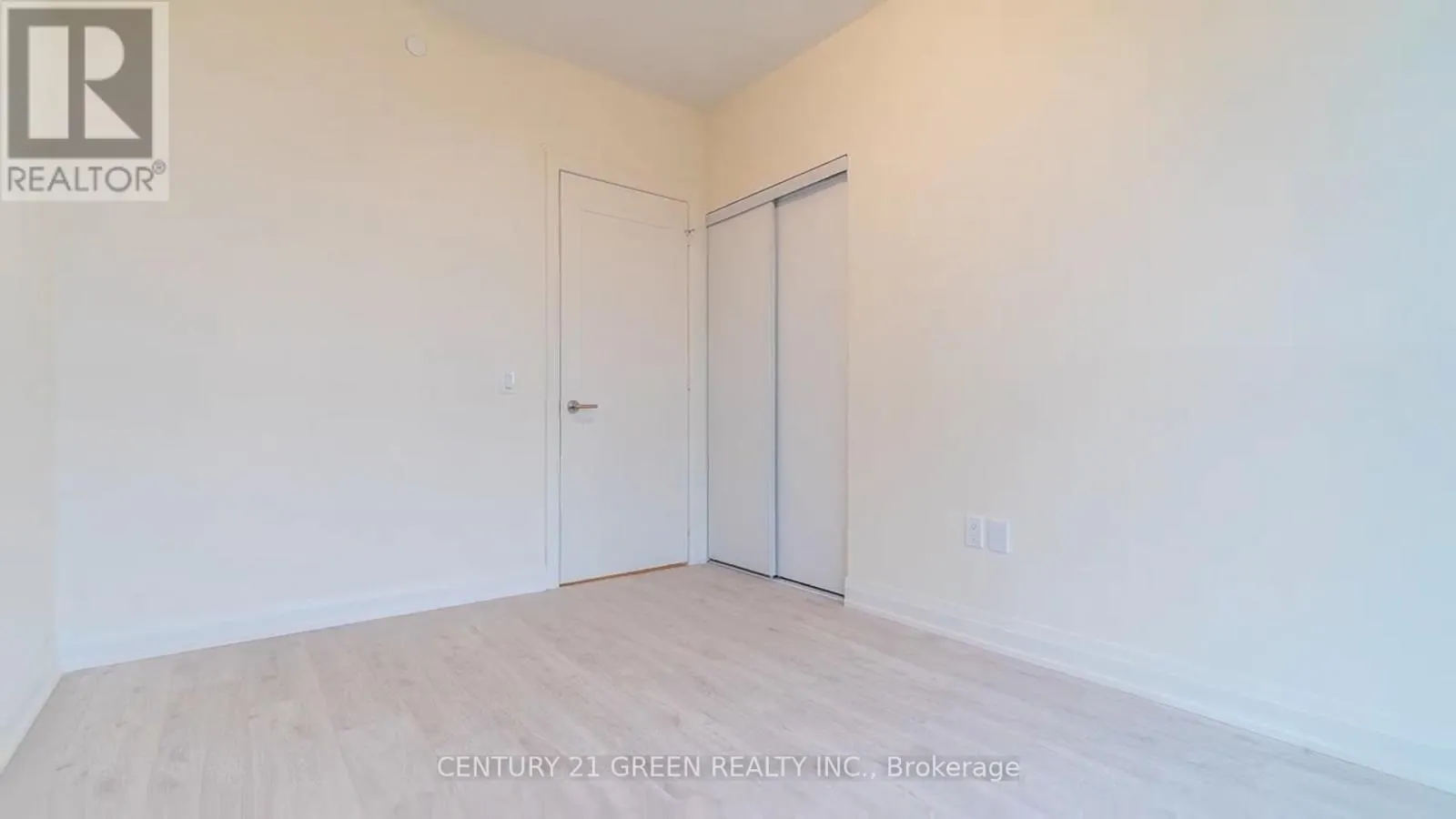 506 - 509 DUNDAS STREET W