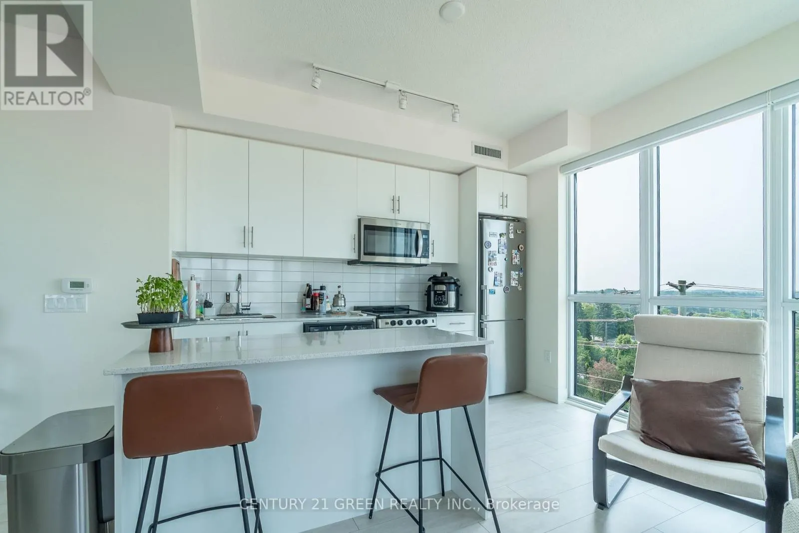 506 - 509 DUNDAS STREET W