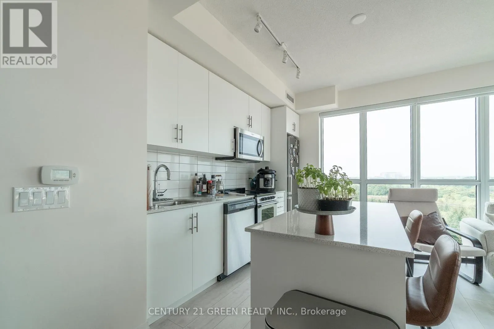 506 - 509 DUNDAS STREET W