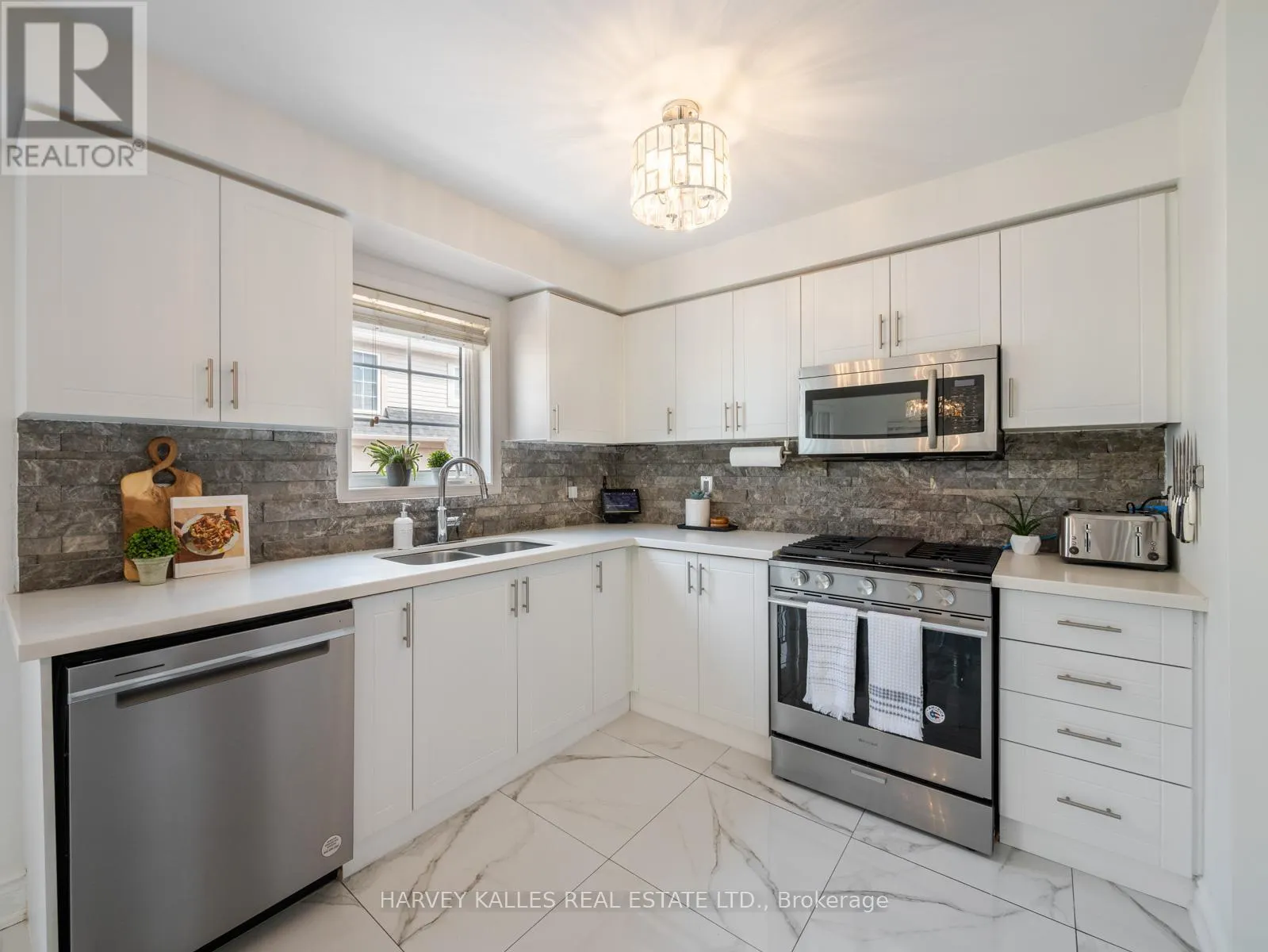 18 - 2340 PARKHAVEN BOULEVARD