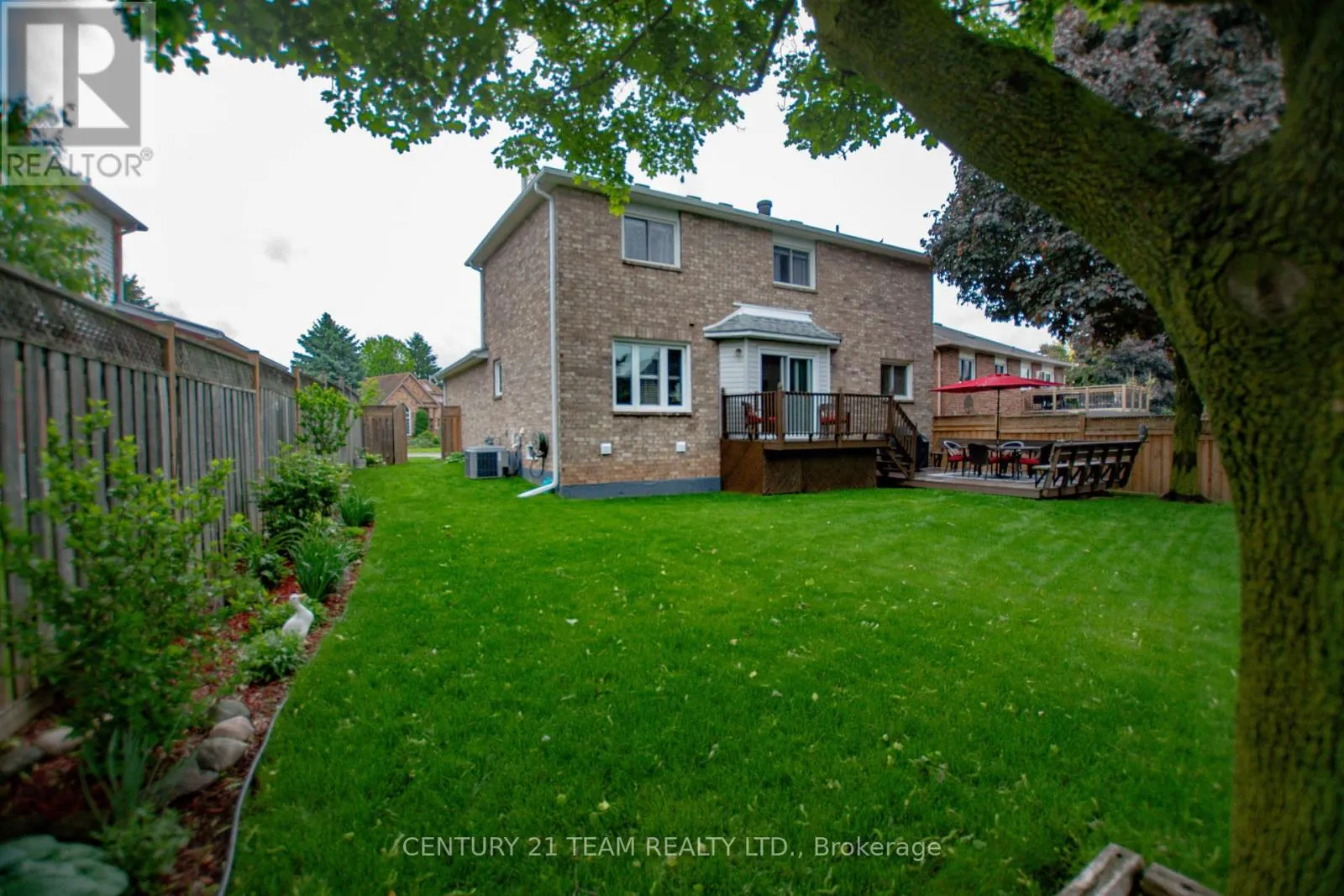 17 RUDDELL CRESCENT
