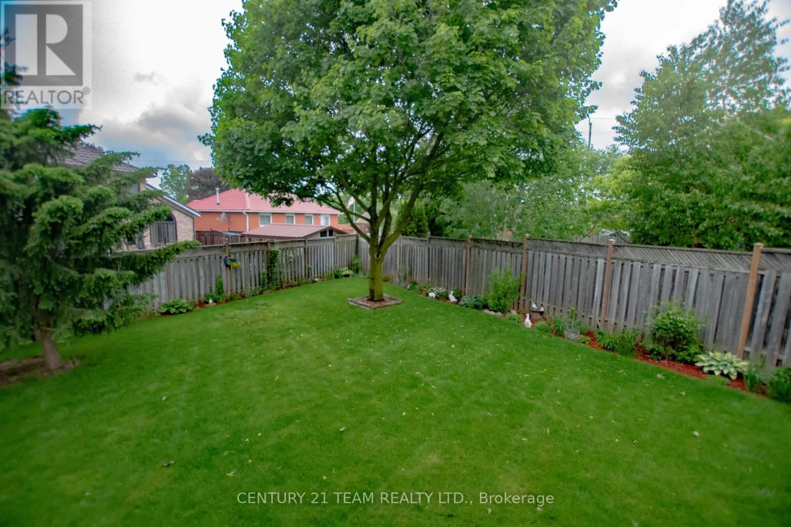 17 RUDDELL CRESCENT