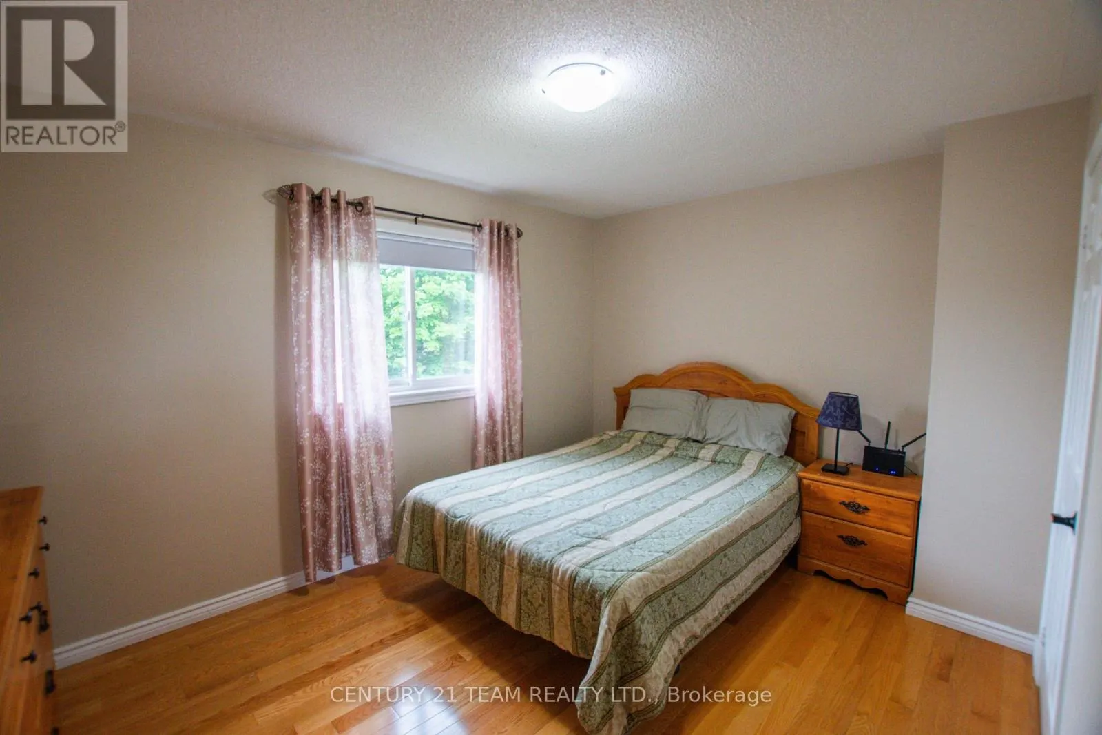 17 RUDDELL CRESCENT