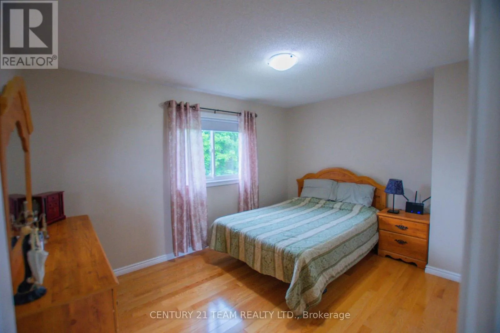17 RUDDELL CRESCENT