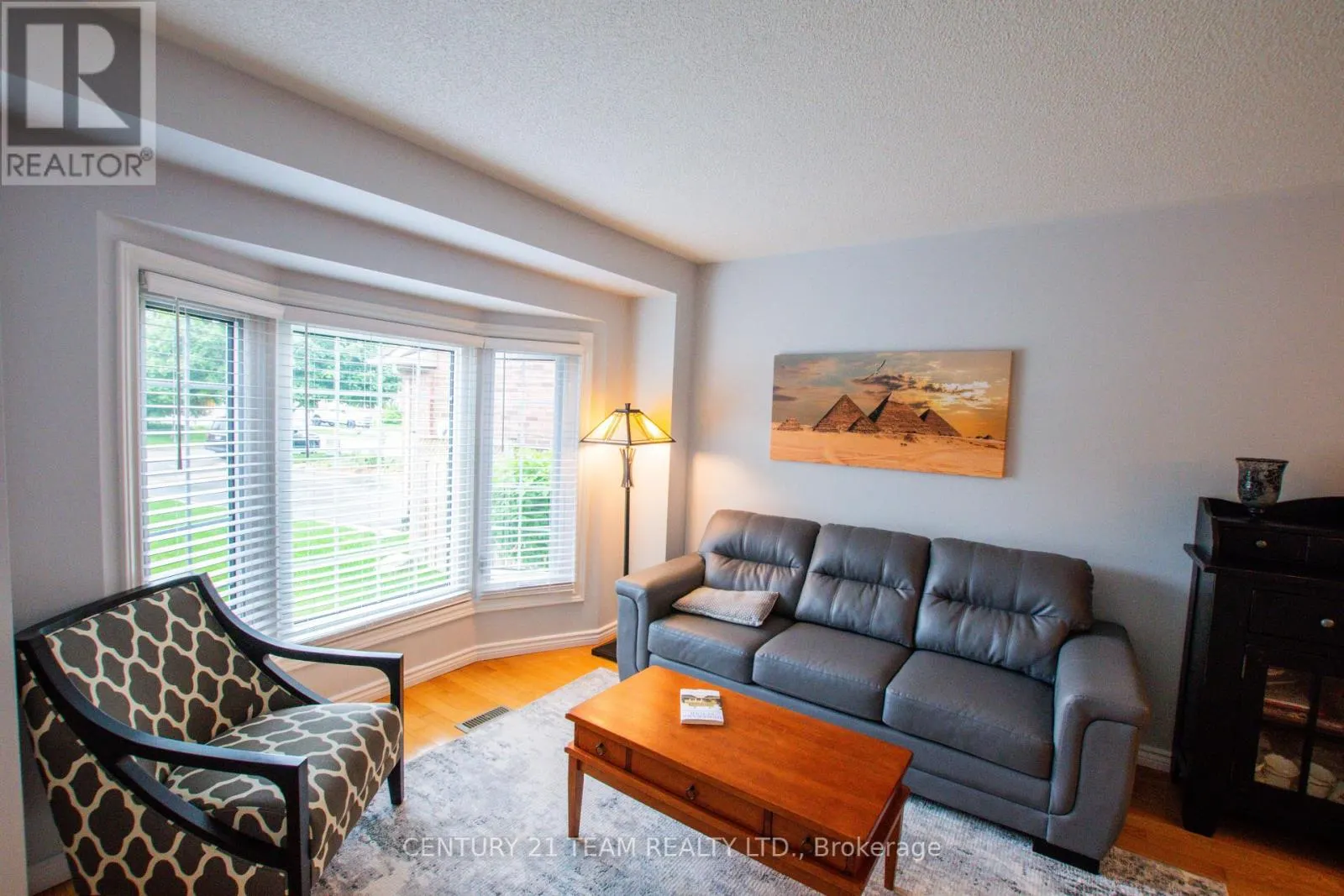 17 RUDDELL CRESCENT
