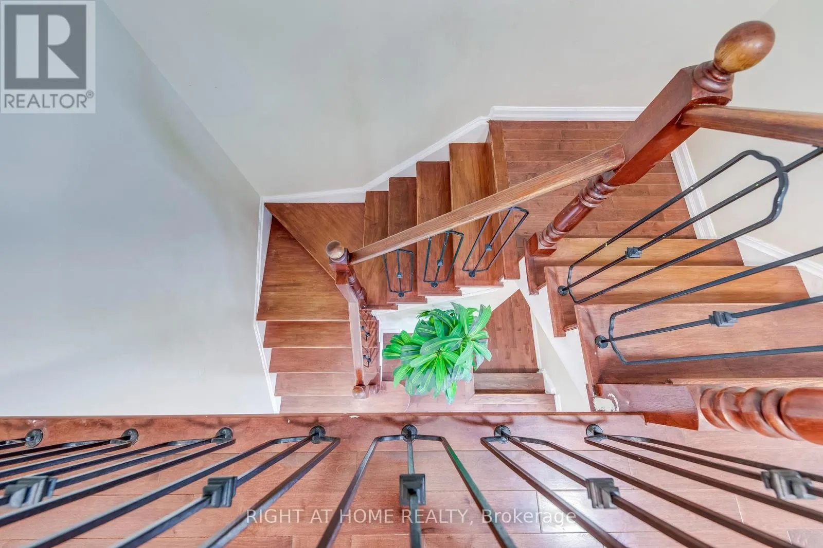3048 JENN AVENUE