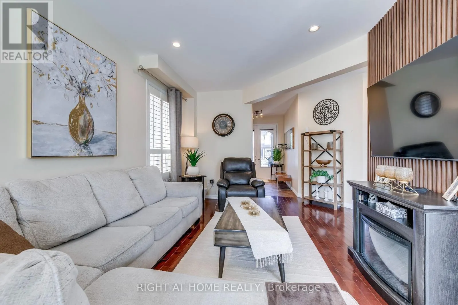 3048 JENN AVENUE
