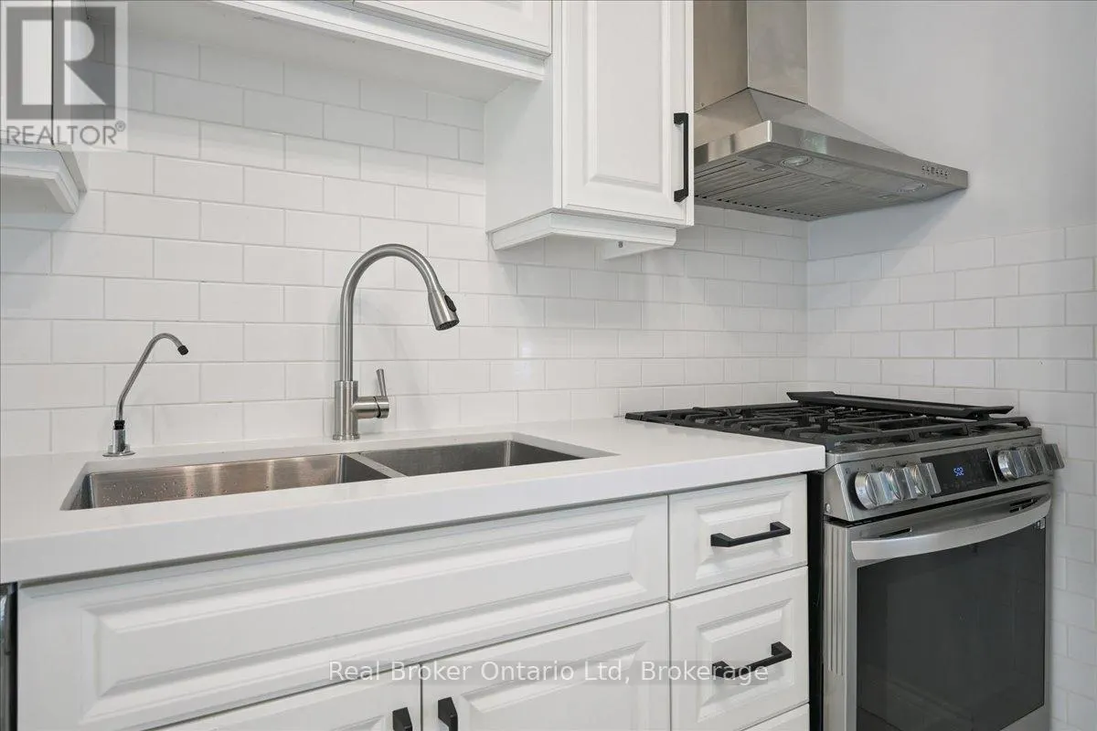 667 WOODWARD AVENUE