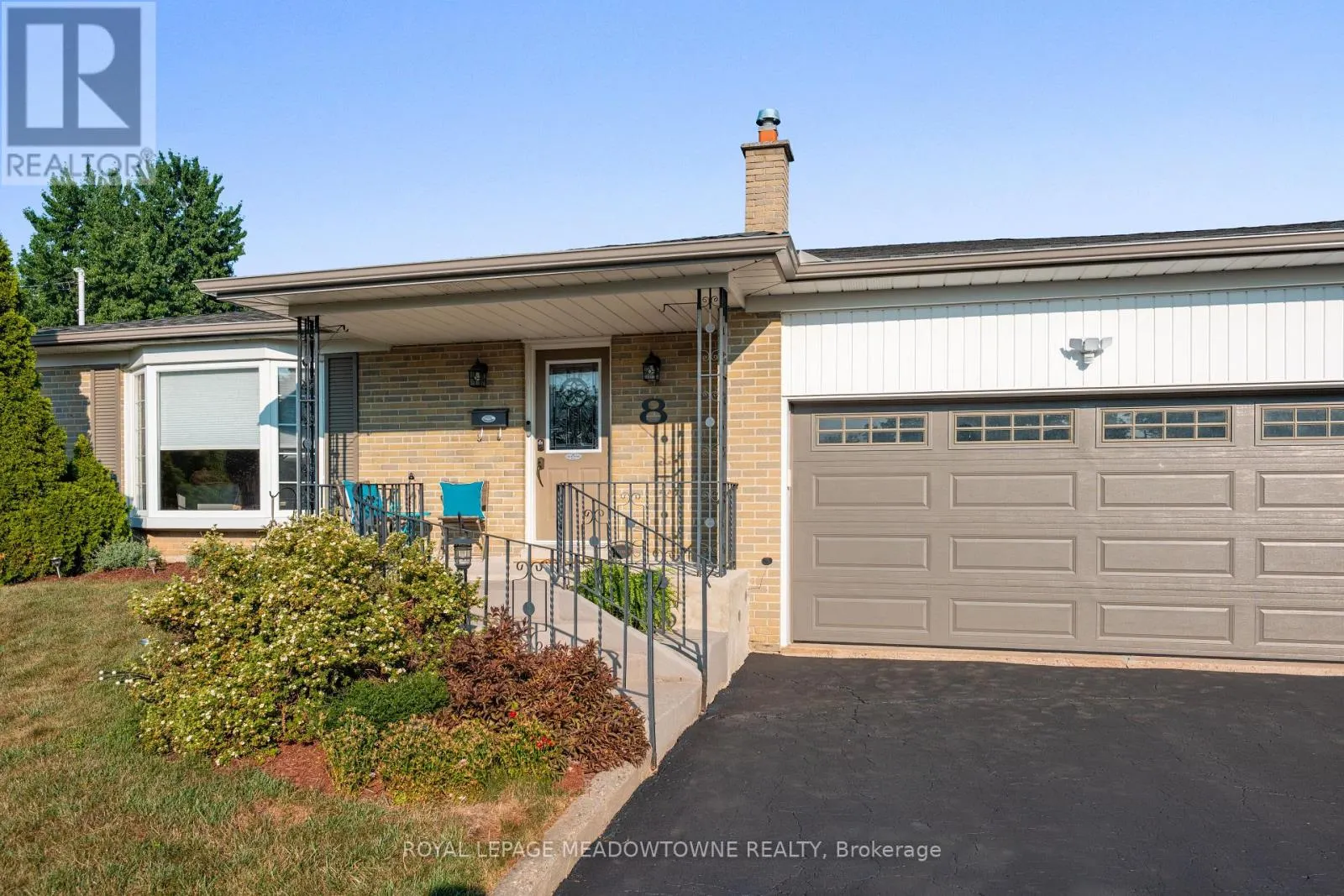8 LUCINDA PLACE