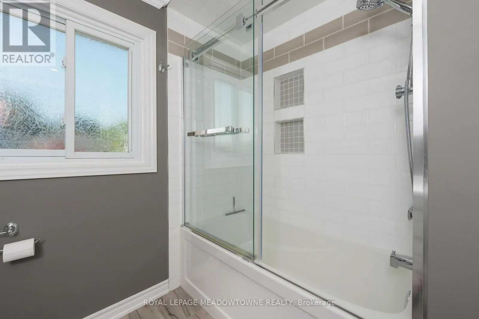 8 LUCINDA PLACE