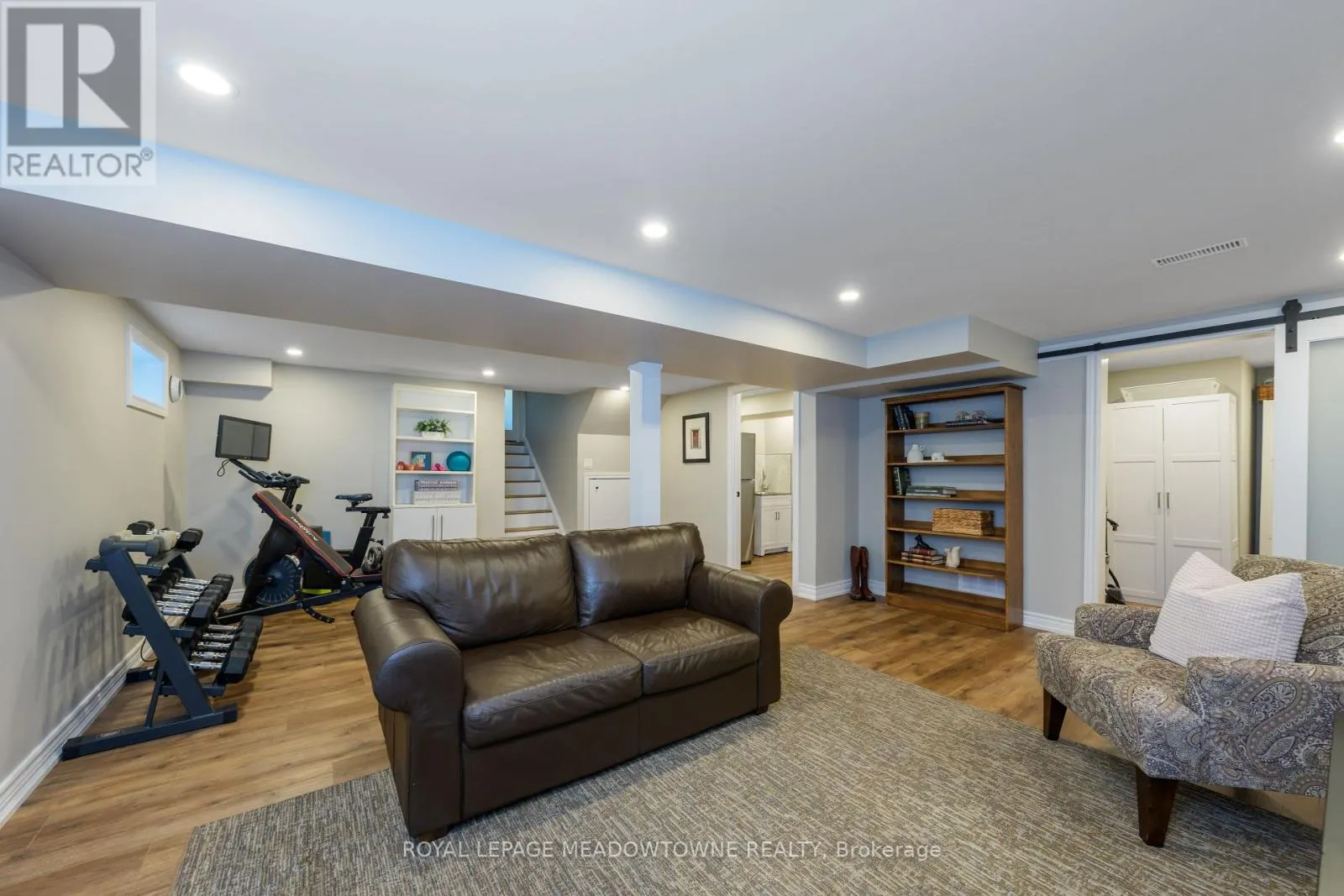 8 LUCINDA PLACE