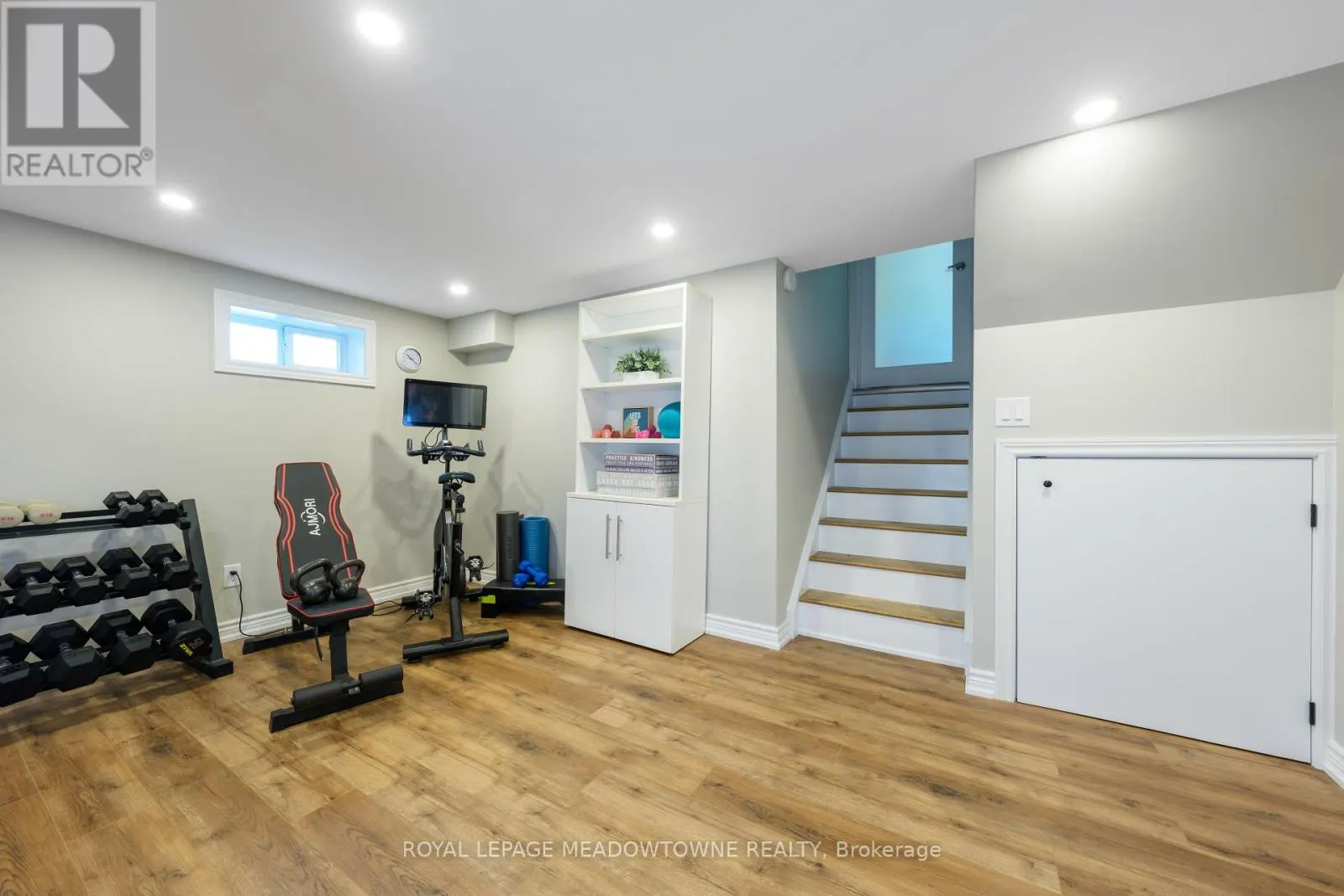 8 LUCINDA PLACE