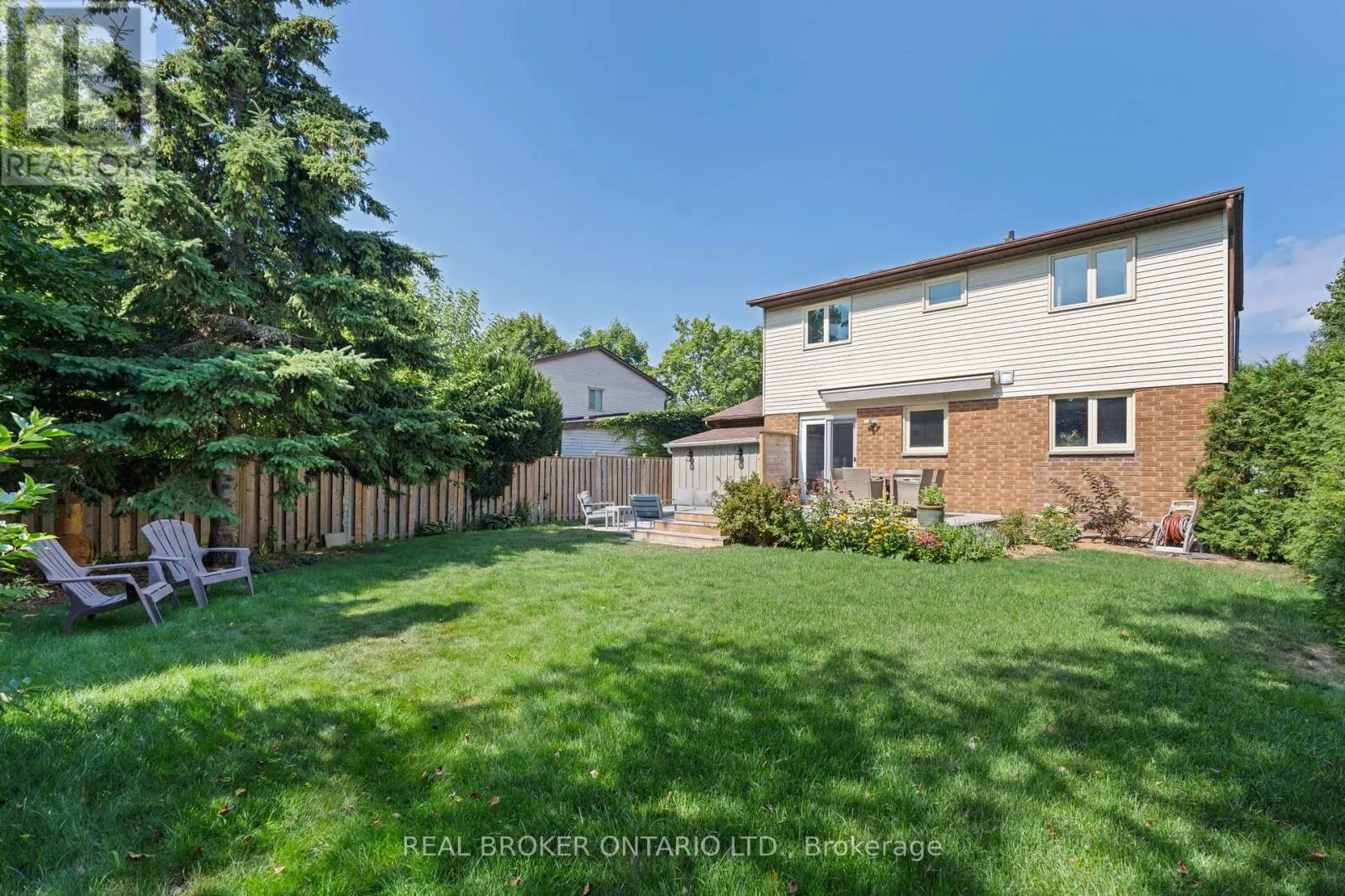 264 TROWBRIDGE PLACE
