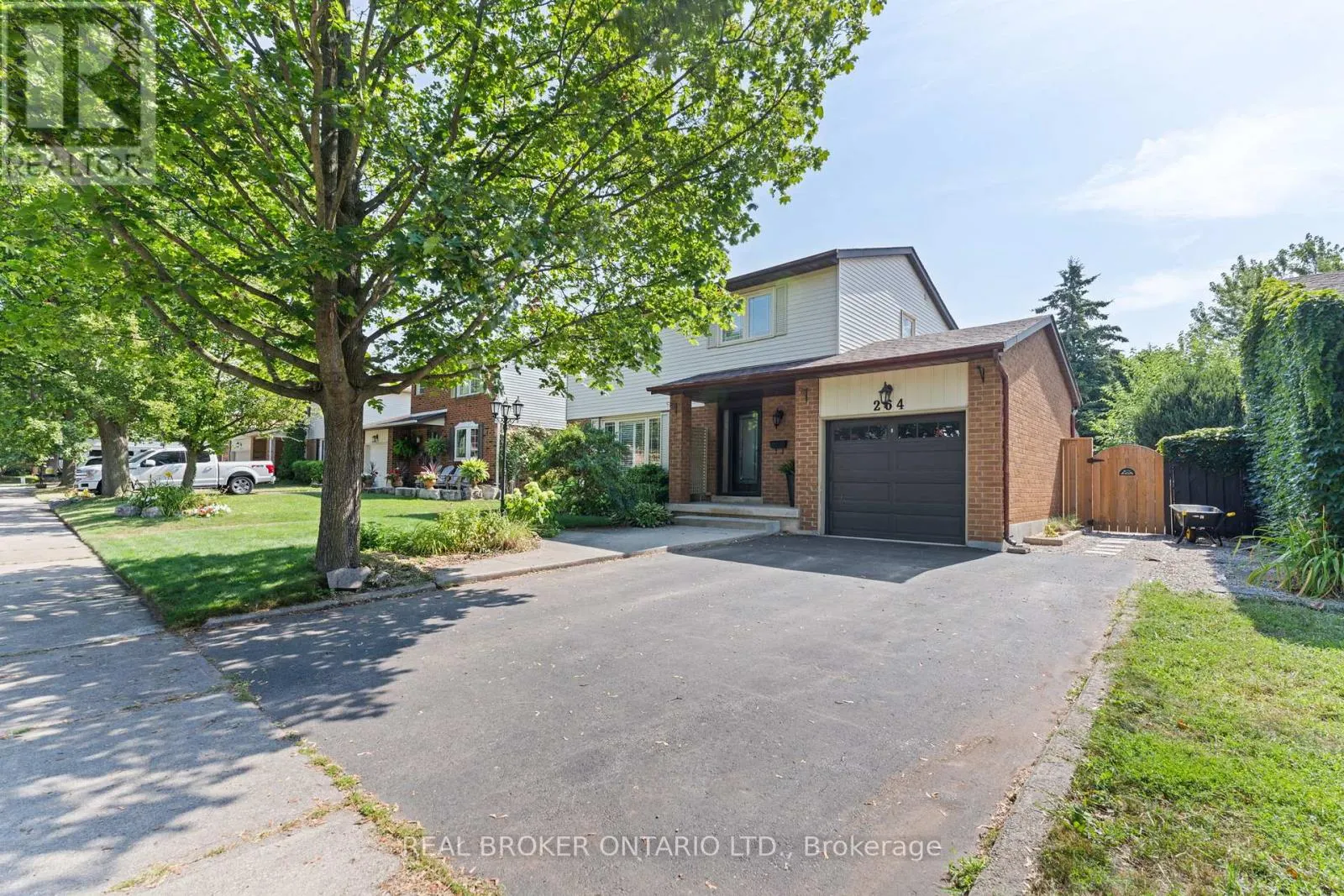 264 TROWBRIDGE PLACE